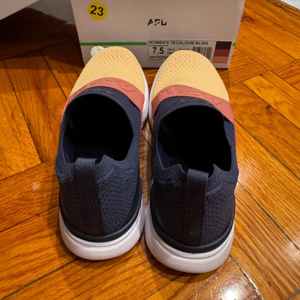 APL Women's TechLoom Bliss in Navy and Cedar - Picture 8 of 8